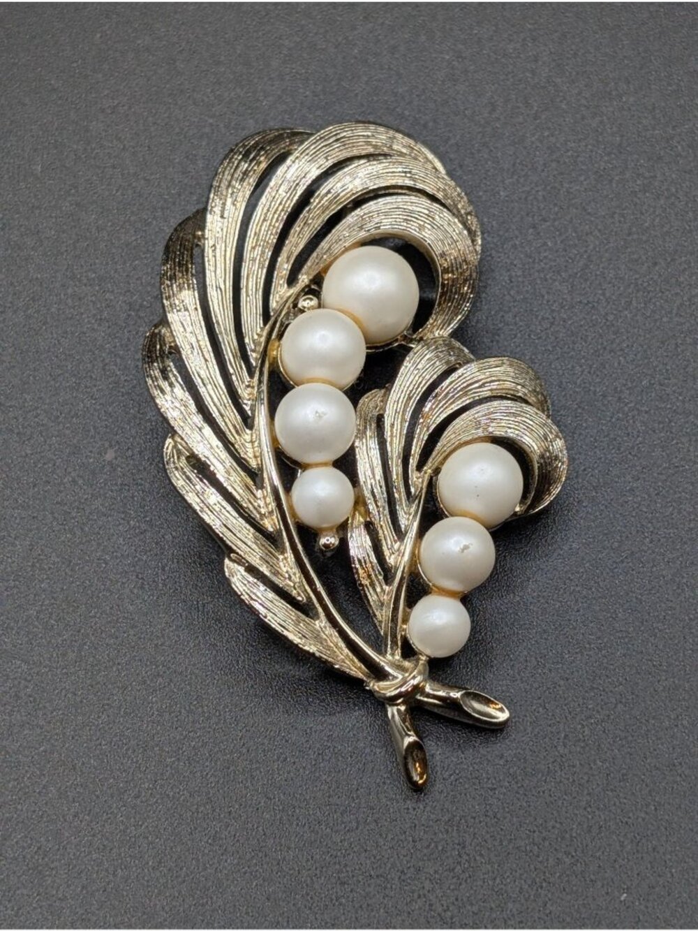 Vintage Gold-tone Lisner Palm Leaf Faux Pearl Brooch 1950s-60s Costume Jewelry